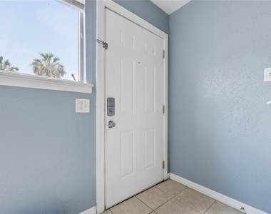 3918 Crayrich Circle - Photo Thumbnail 3