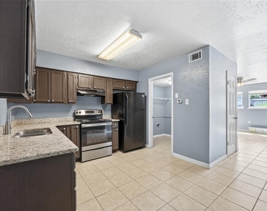 3918 Crayrich Circle - Photo Thumbnail 10