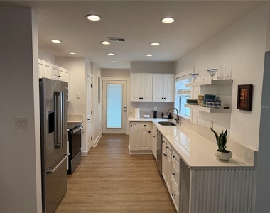 1243 Dingens Avenue - Photo Thumbnail 5