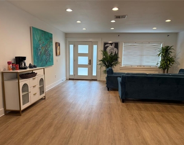 1243 Dingens Avenue - Photo Thumbnail 2