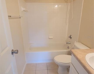 4316 Nw 48th - Photo Thumbnail 9