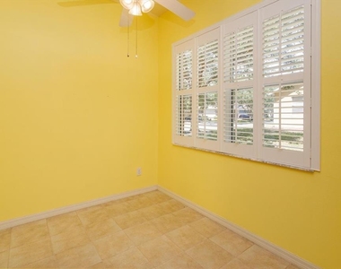 120 Crepe Myrtle Drive - Photo Thumbnail 5