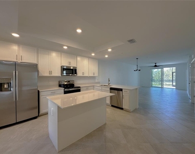 14231 Heritage Landing Boulevard - Photo Thumbnail 2