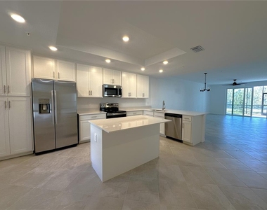 14231 Heritage Landing Boulevard - Photo Thumbnail 1