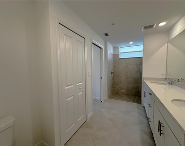 14231 Heritage Landing Boulevard - Photo Thumbnail 30