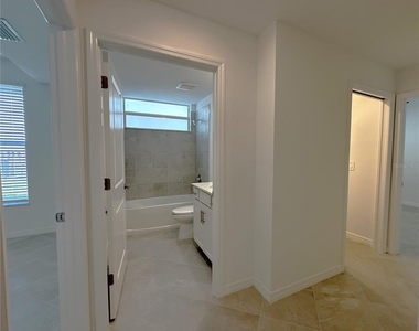 14231 Heritage Landing Boulevard - Photo Thumbnail 9