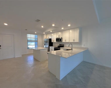 14231 Heritage Landing Boulevard - Photo Thumbnail 4