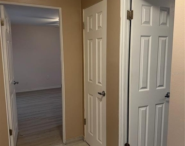 5333 Duncanwood Drive - Photo Thumbnail 16