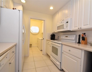 7624 Bergamo Avenue - Photo Thumbnail 11
