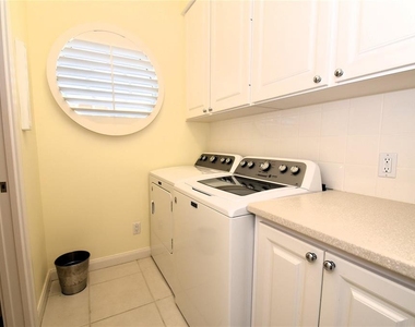 7624 Bergamo Avenue - Photo Thumbnail 12
