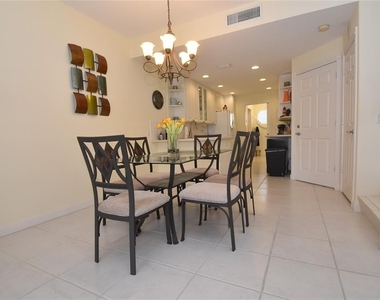 7624 Bergamo Avenue - Photo Thumbnail 8