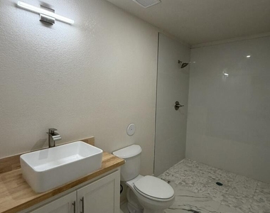 309 Mora Lane - Photo Thumbnail 10