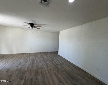 309 Mora Lane - Photo Thumbnail 3