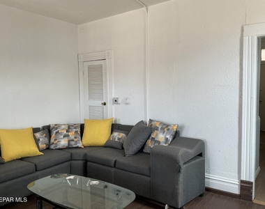 308 Hills Street - Photo Thumbnail 3