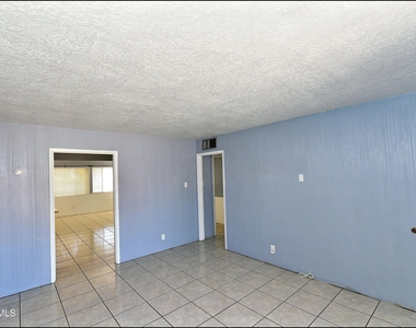 5613 Creston Avenue - Photo Thumbnail 6