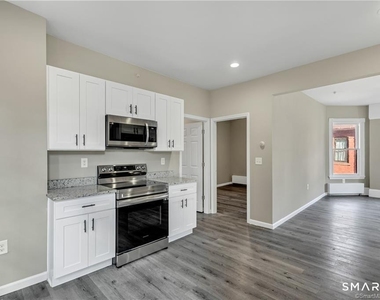 60 Russ Street - Photo Thumbnail 2
