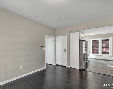 60 Russ Street - Photo Thumbnail 1