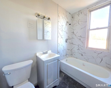 241 Congress Avenue - Photo Thumbnail 2