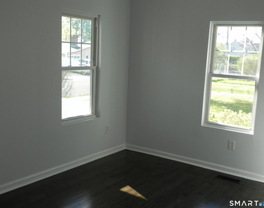 10 Hawkins Avenue - Photo Thumbnail 2