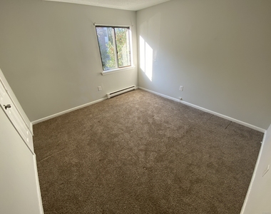 32 Old Foxon Road - Photo Thumbnail 2
