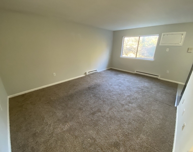 32 Old Foxon Road - Photo Thumbnail 3