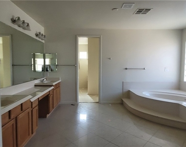 7728 Villa De La Paz Avenue - Photo Thumbnail 60