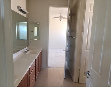 7728 Villa De La Paz Avenue - Photo Thumbnail 53