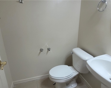7728 Villa De La Paz Avenue - Photo Thumbnail 32