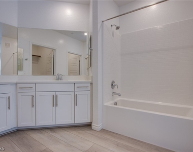 2555 Hampton Road - Photo Thumbnail 14
