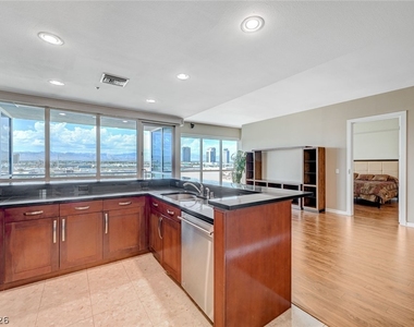 4575 Dean Martin Drive - Photo Thumbnail 7