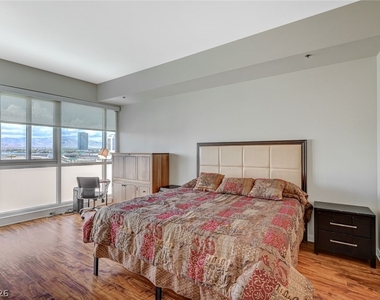 4575 Dean Martin Drive - Photo Thumbnail 11