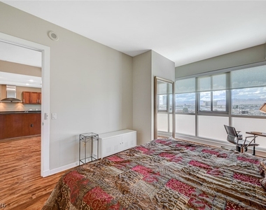 4575 Dean Martin Drive - Photo Thumbnail 10