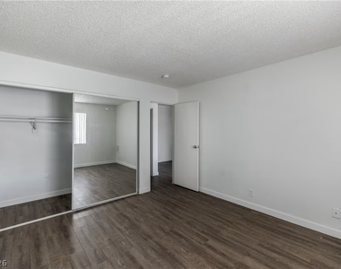 4330 Las Vegas Boulevard - Photo Thumbnail 2