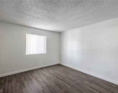 4330 Las Vegas Boulevard - Photo Thumbnail 1