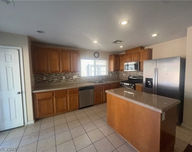 220 Stagecoach Flats Avenue - Photo Thumbnail 8