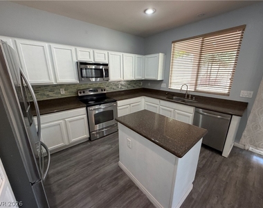 10620 Tray Mountain Avenue - Photo Thumbnail 2