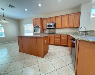 2240 Shadow Canyon Drive - Photo Thumbnail 10