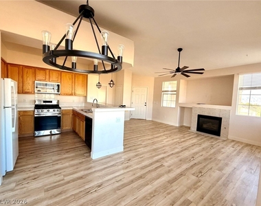 9901 Trailwood Drive - Photo Thumbnail 8