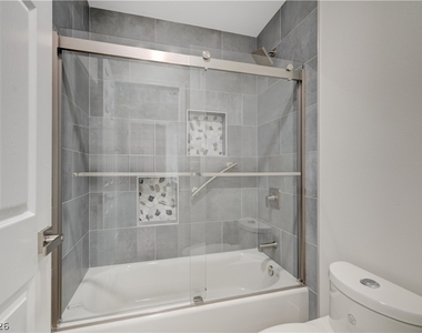 3120 Siena Circle - Photo Thumbnail 33