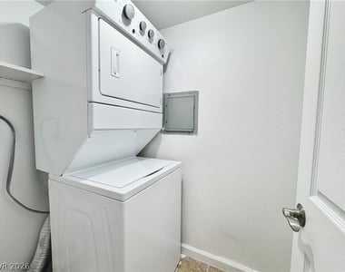 2920 Siki Court - Photo Thumbnail 7