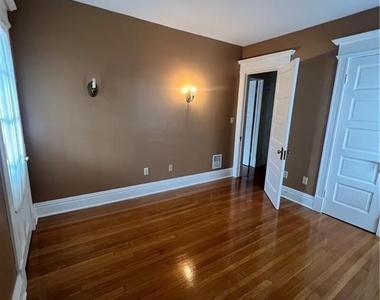 543 Potomac Avenue - Photo Thumbnail 7