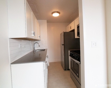 3333 Broadway - Photo Thumbnail 2