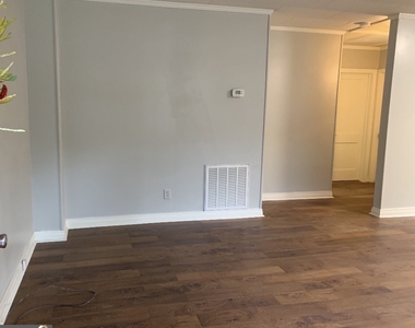 701 E Jones Avenue - Photo Thumbnail 6