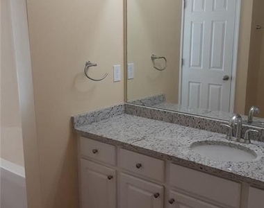 132 Lakeshore Parkway - Photo Thumbnail 38