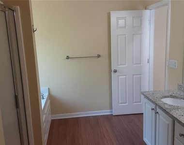 132 Lakeshore Parkway - Photo Thumbnail 27