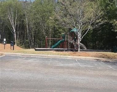 132 Lakeshore Parkway - Photo Thumbnail 12
