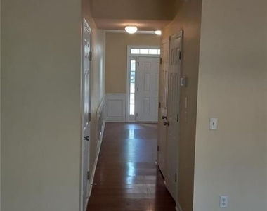 132 Lakeshore Parkway - Photo Thumbnail 45