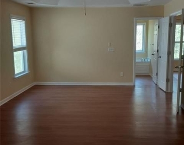 132 Lakeshore Parkway - Photo Thumbnail 34