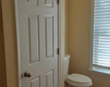132 Lakeshore Parkway - Photo Thumbnail 37