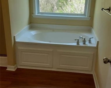 132 Lakeshore Parkway - Photo Thumbnail 31